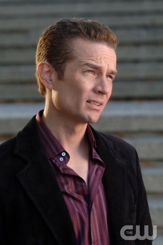 TheCW Staffel1-7Pics_66.jpg - "Smallville""Aqua" (Episode #506)Reference Number: SM506-0124Pictured: James Marsters as Dr. FinePhoto Credit: © The WB / Serguei Bachlakov